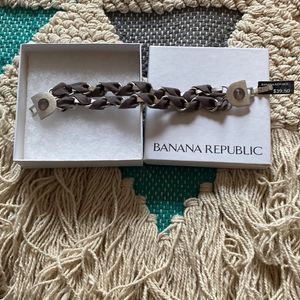 NIB. Banana Republic Silver Clasp Bracelet